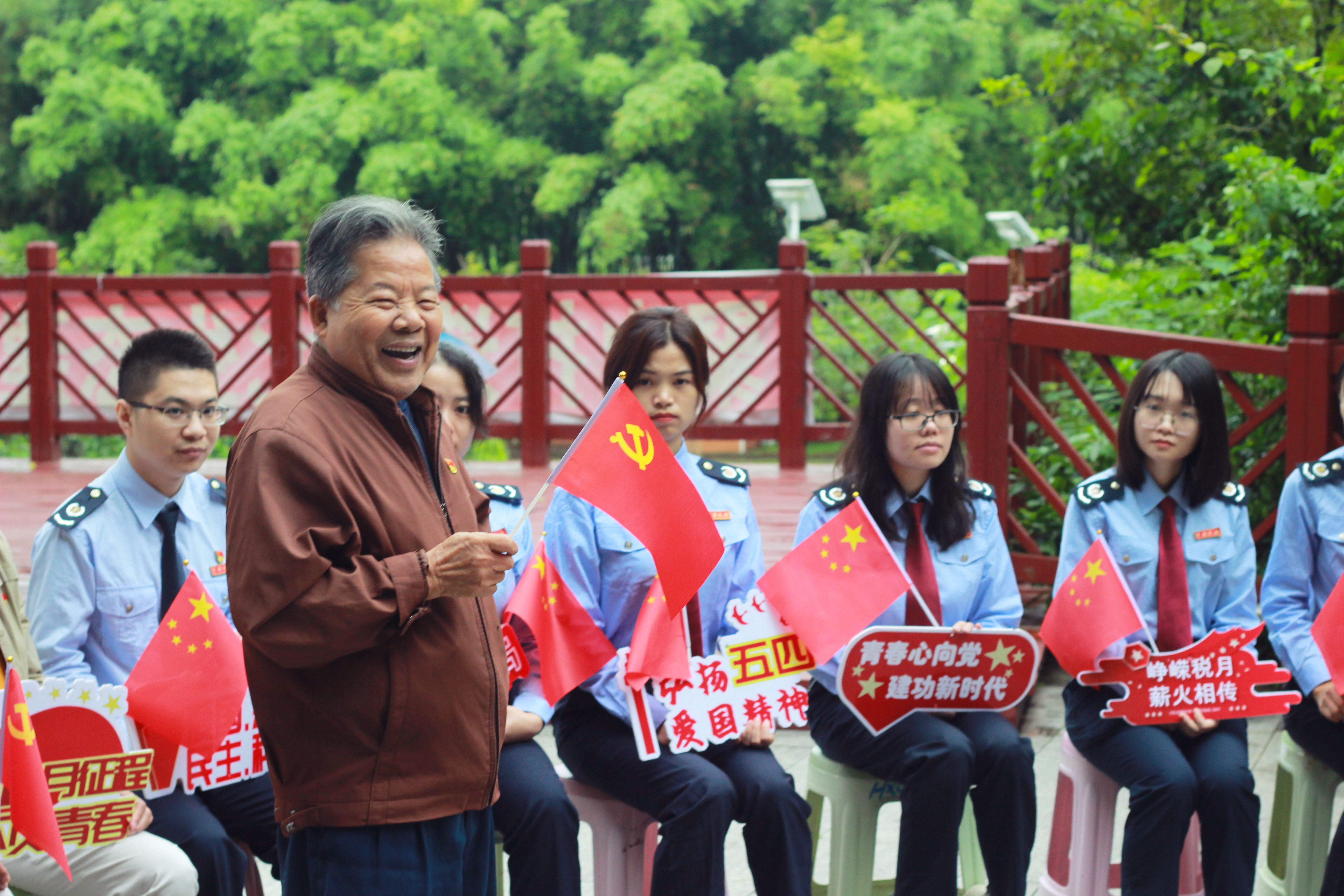 郁南縣稅務(wù)局團(tuán)支部學(xué)黨史 談體悟 賡續(xù)精神血脈 凝聚青年力量——老稅務(wù)同志講黨史2.jpg