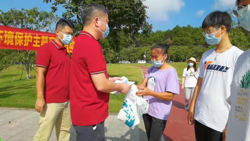 18.云浮市生態(tài)環(huán)境局郁南分局開展2021年六五世界環(huán)境日宣傳活動（3）.jpg