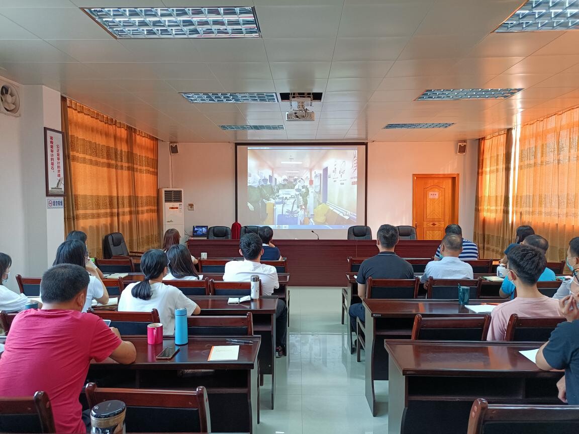 5》 向新時(shí)代榜樣看齊_2