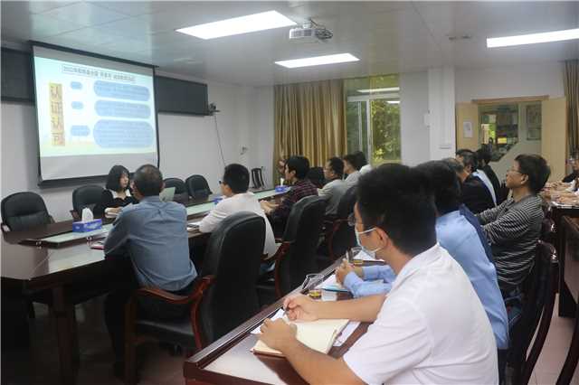 Ⅲ-10-③(現(xiàn)場(chǎng)照片)2022年9月19日；主辦單位：郁南縣市場(chǎng)監(jiān)督管理局；地點(diǎn)：縣市場(chǎng)監(jiān)督管理局206會(huì)議室；主題：2022年郁南縣全國(guó)“質(zhì)量月”誠(chéng)信教育活動(dòng)--推動(dòng)變革創(chuàng)新  促進(jìn)質(zhì)量強(qiáng)國(guó)建設(shè)2.jpg