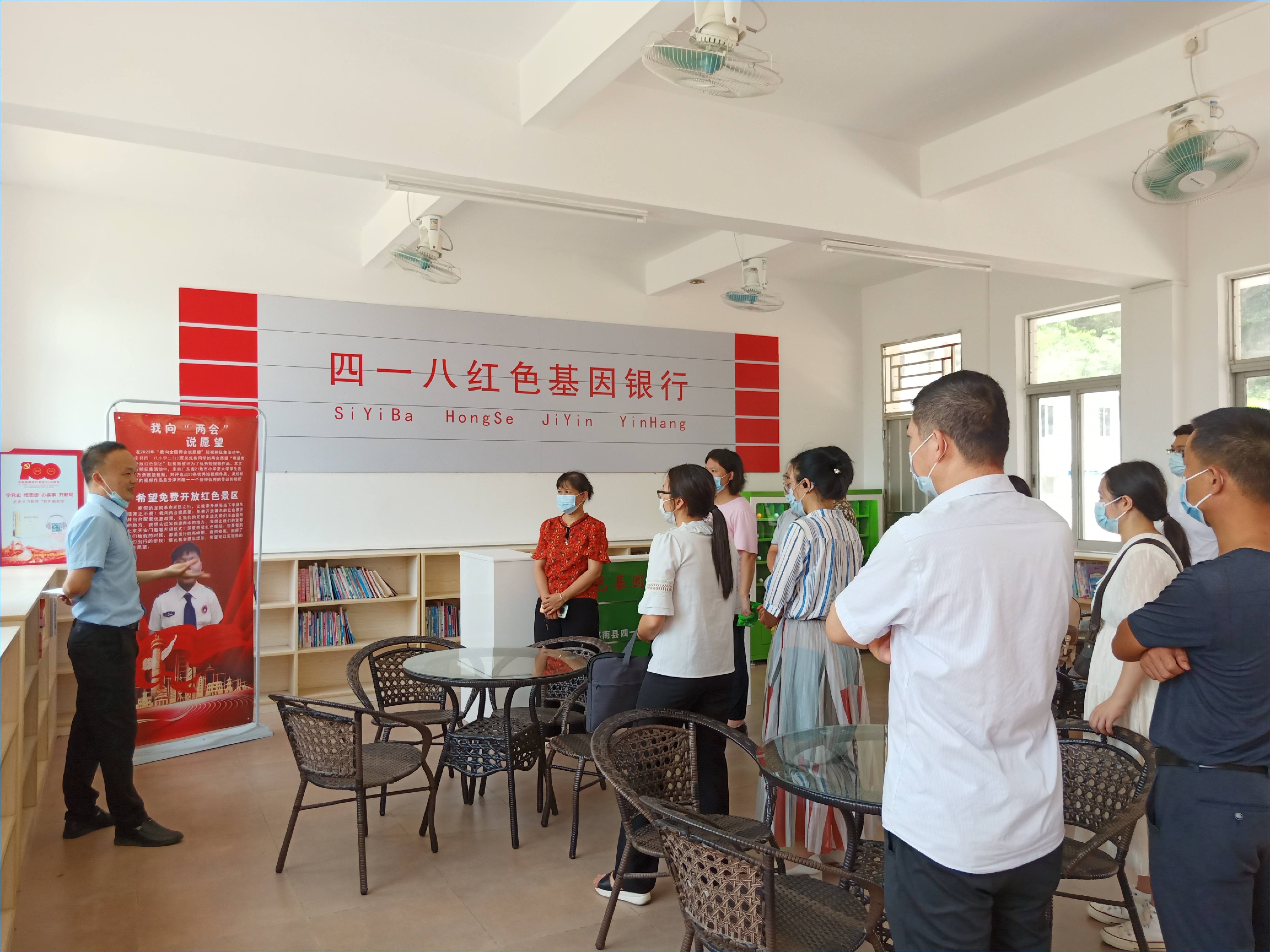 季度3-縣總工會-Ⅲ-3-1)-③活動時間：2022年7月15日，主辦單位：郁南縣總工會，地點：郁南縣四一八小學(xué)，活動主題：“傳承紅色基因  踐行初心使命“現(xiàn)場09.jpg