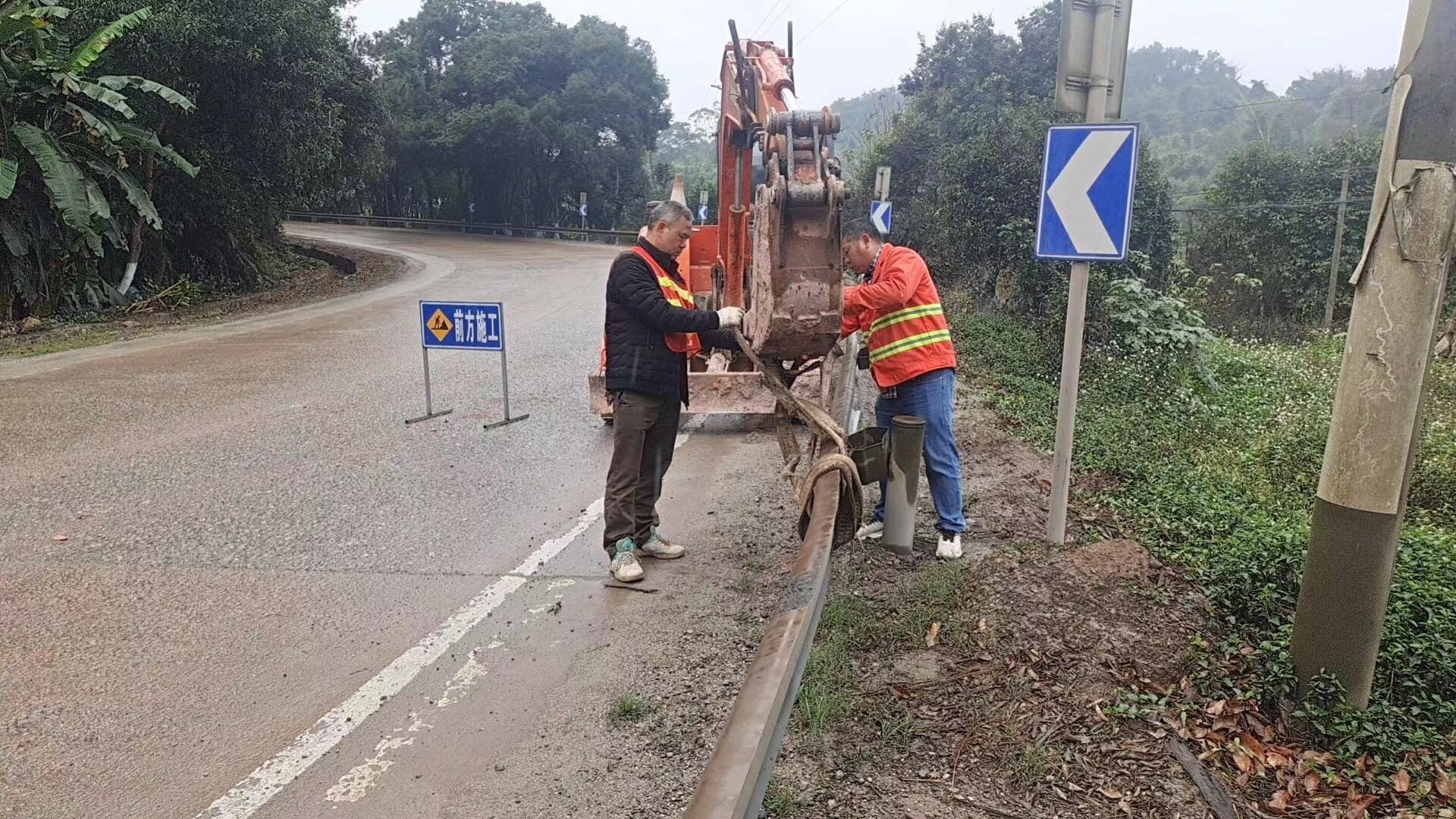 郁南縣公路事務(wù)中心全力做好春運(yùn)工作_1