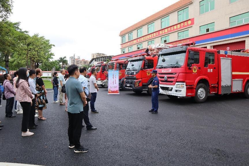 新聞草稿-【培育和踐行社會(huì)主義核心價(jià)值觀】郁南縣開展愛崗敬業(yè)擔(dān)使命 致敬最美“火焰藍(lán)”——消防科普體驗(yàn)活動(dòng).wps_2
