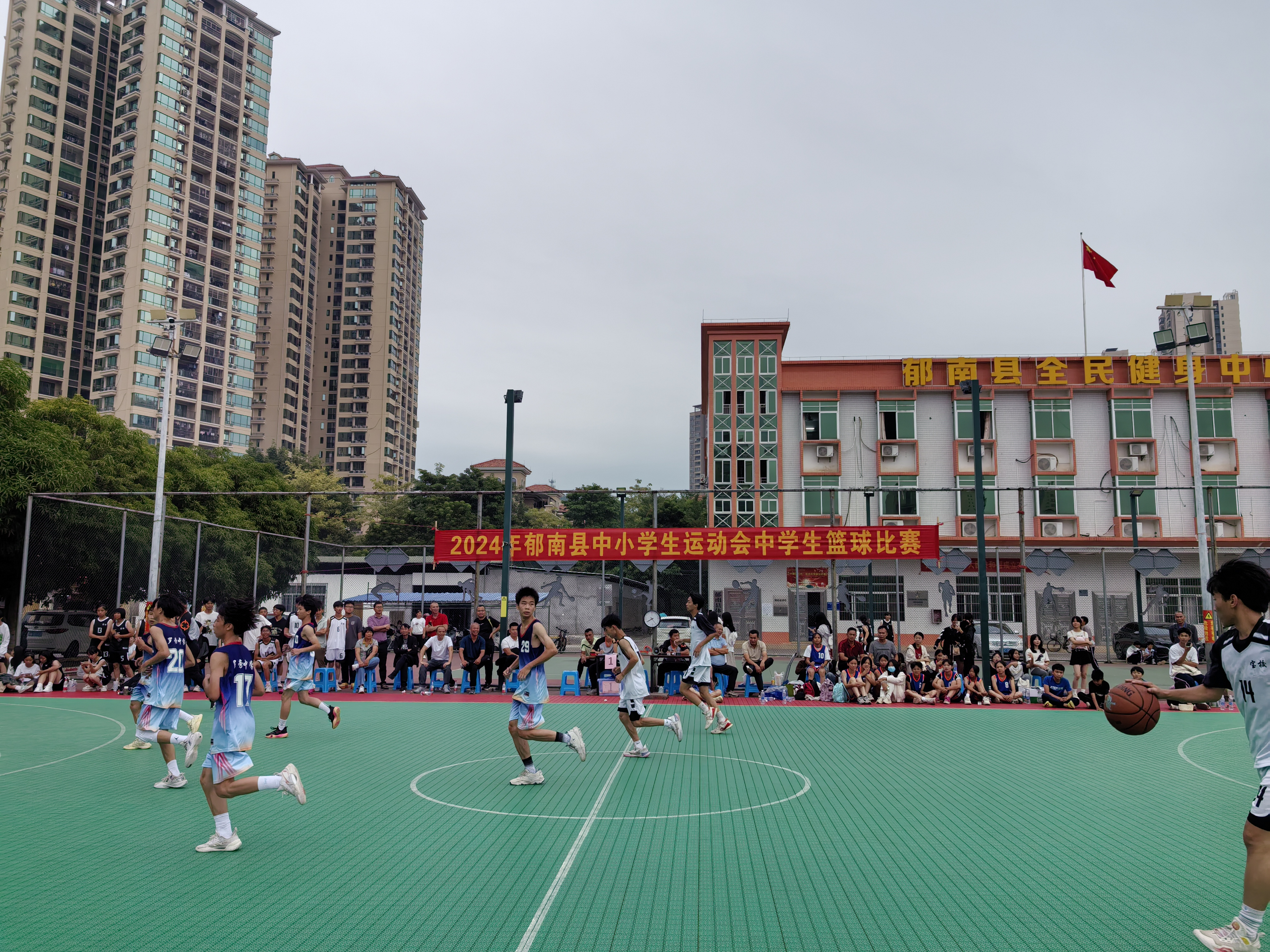 郁南縣中學(xué)生籃球賽圓滿閉幕1.png