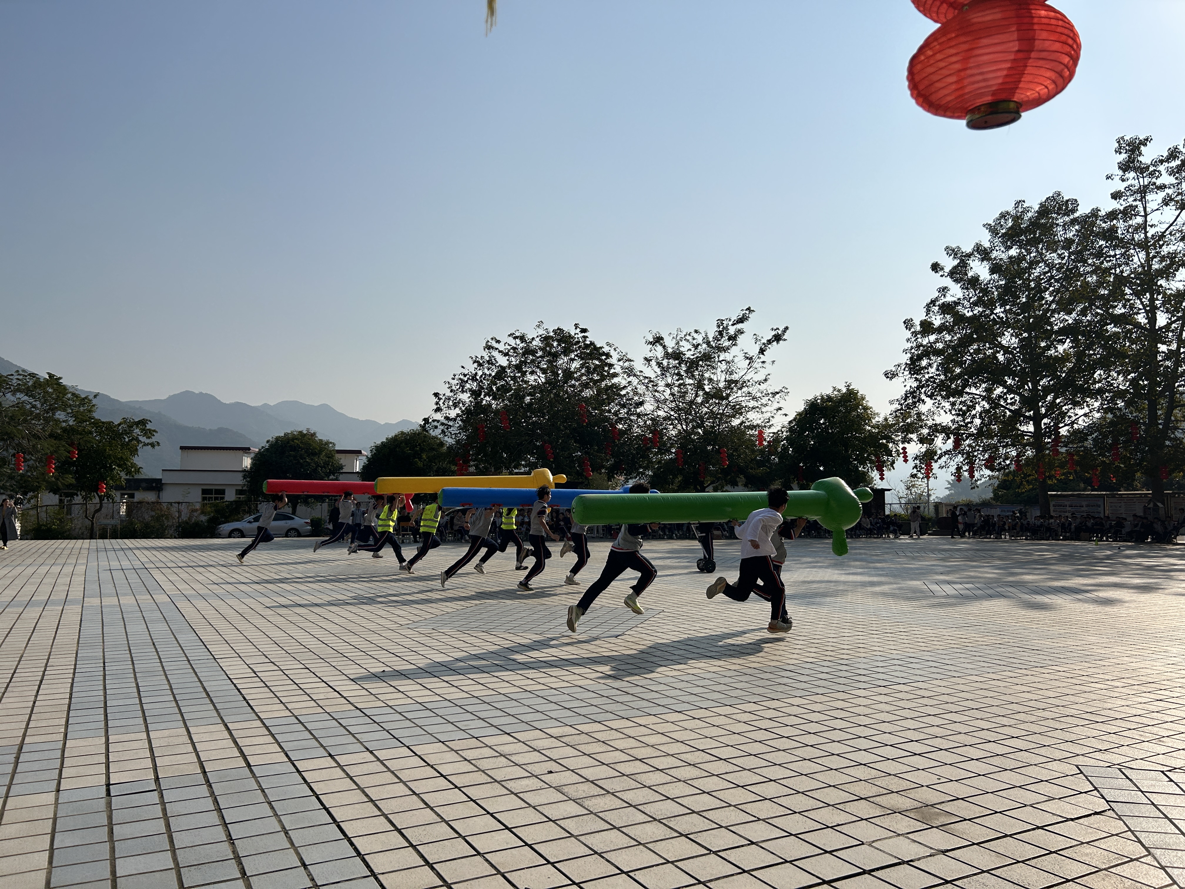 郁南縣桂圩鎮(zhèn)初級中學舉行2024年秋季趣味運動會3.jpg