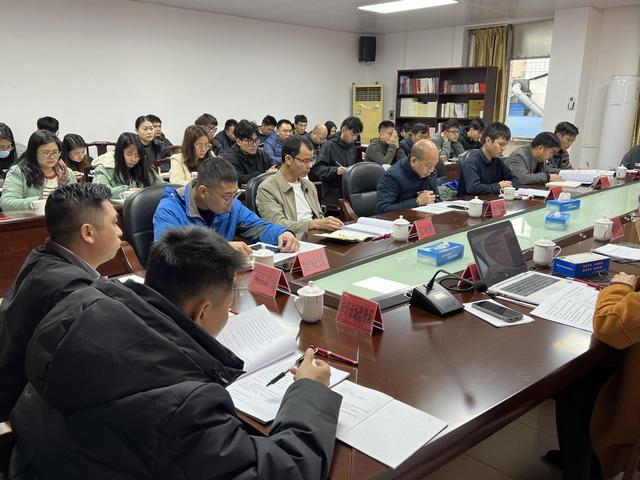 3.5郁南縣市場監(jiān)管局召開2025年度市場監(jiān)管綜合執(zhí)法工作會議暨舉辦市場監(jiān)管綜合行政執(zhí)法培訓(xùn)班照片1.jpg