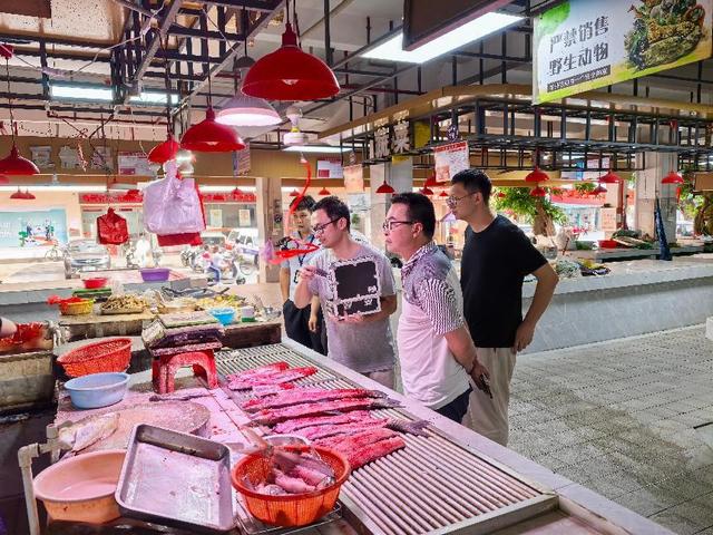 5.7郁南縣市場監(jiān)管局開展電子秤專項檢查照片1.jpg