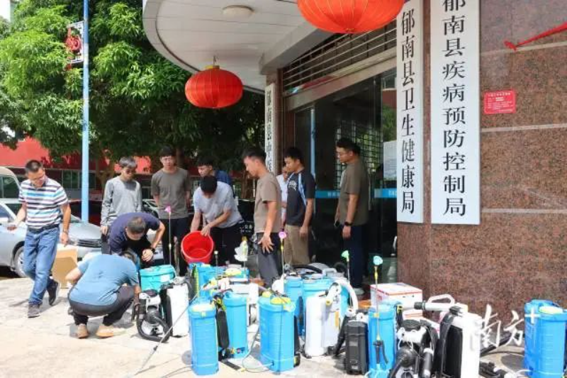 新興、云城、云安三個縣區(qū)組織力量前往郁南，支援防滅蚊行動。   張健珍 攝